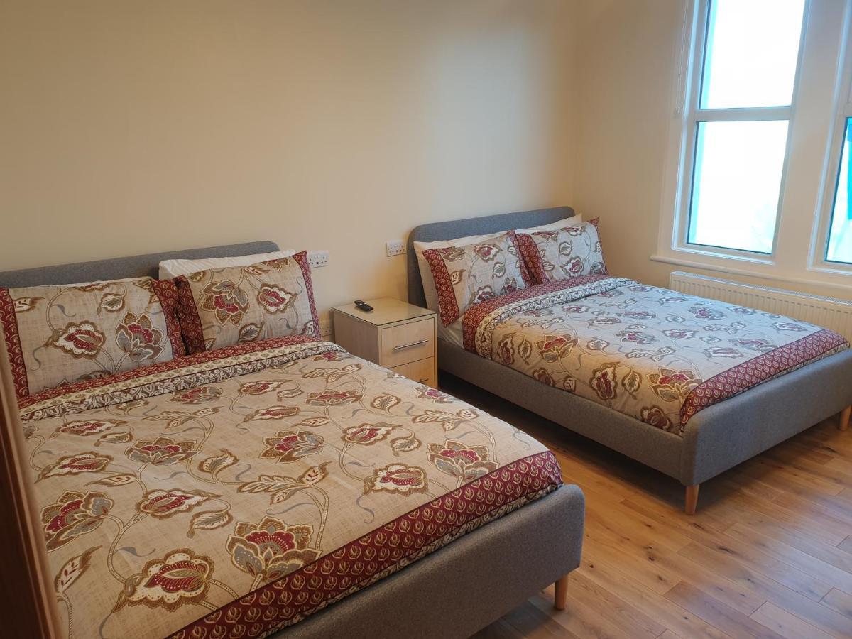 London Luxury Spacious 2 Bedroom Apartment 4 Mins From Ilford Stn. Free Parking Exterior foto