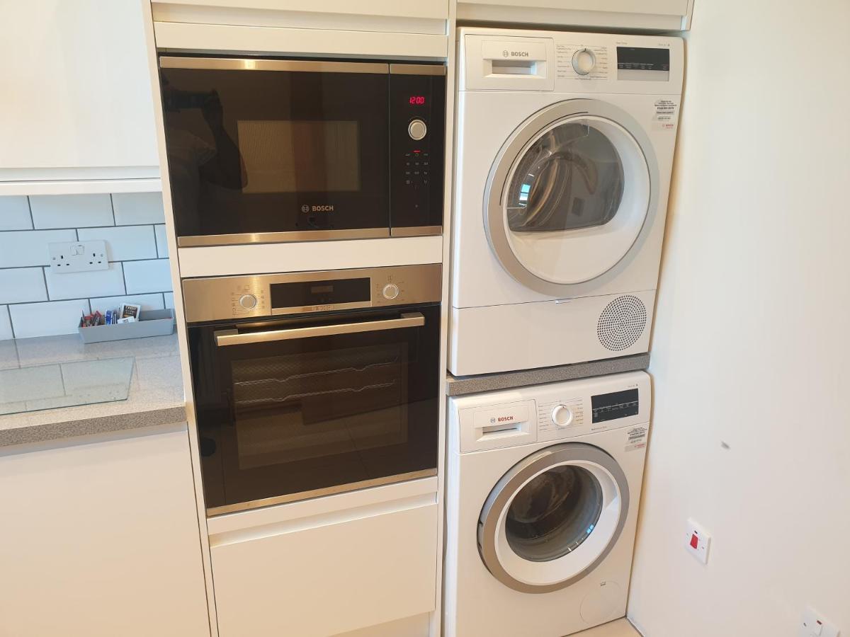 London Luxury Spacious 2 Bedroom Apartment 4 Mins From Ilford Stn. Free Parking Exterior foto