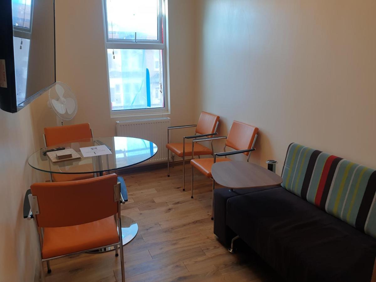 London Luxury Spacious 2 Bedroom Apartment 4 Mins From Ilford Stn. Free Parking Exterior foto